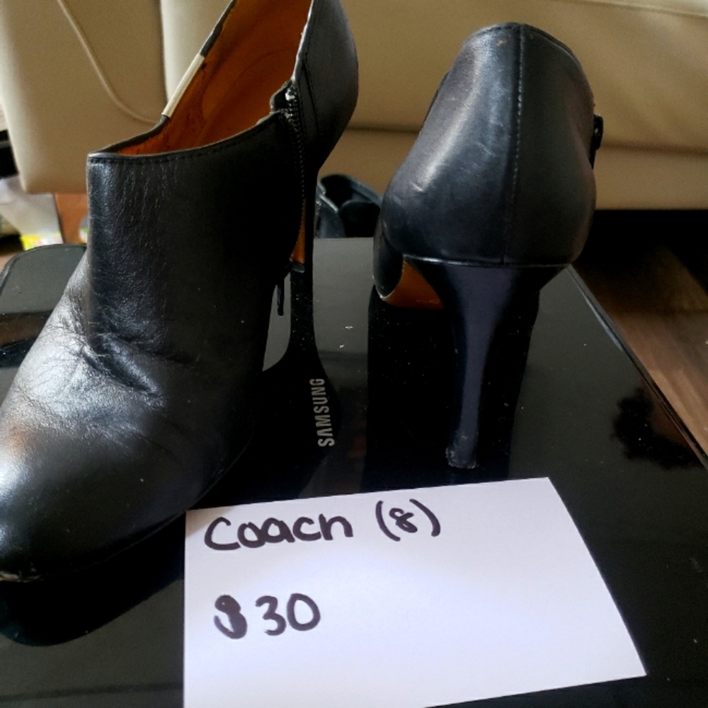 Black coach size 8